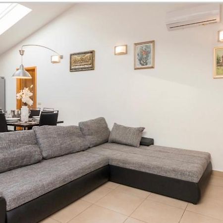 Kuca Za Odmor Villa Sveti Filip i Jakov Ngoại thất bức ảnh